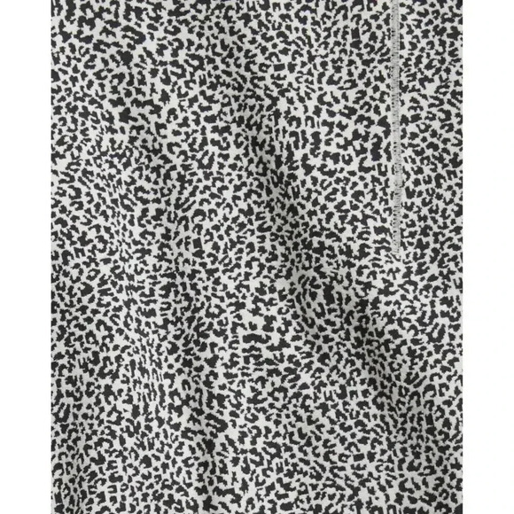 Athleta Salutation Stash Pocket Textured 7/8 Tight Black White Size Medium - Picture 4 of 7